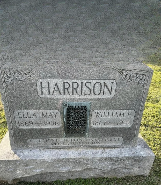 The Meaning Behind an Unusual Grave Design: How a Simple Detail Can Tell a Powerful Story